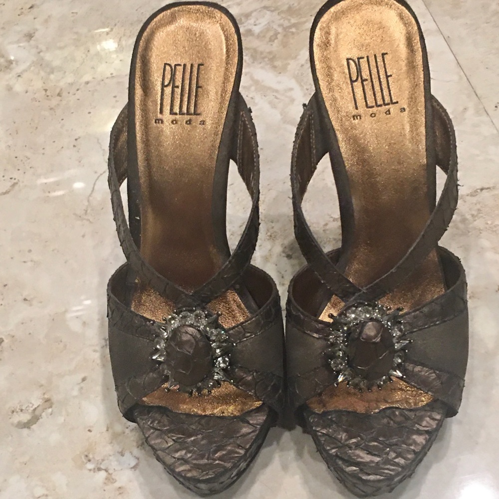 Pelle Moda Bronze high heel pumps - Picture 2 of 10